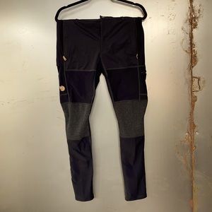 Men’s Fjall Raven hiking pants. Size M. Black